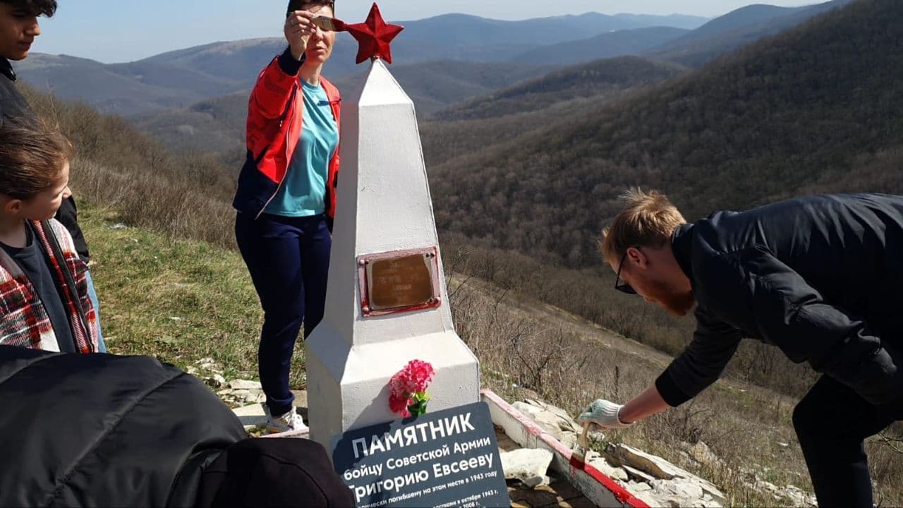 ПРОДОЛЖАЕМ УБОРКУ НА ТУРИСТИЧЕСКИХ МАРШРУТАХ ГОРОДА-ГЕРОЯ