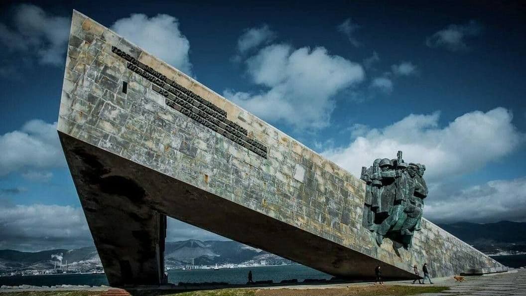 Памятник — ансамбль «Малая земля»