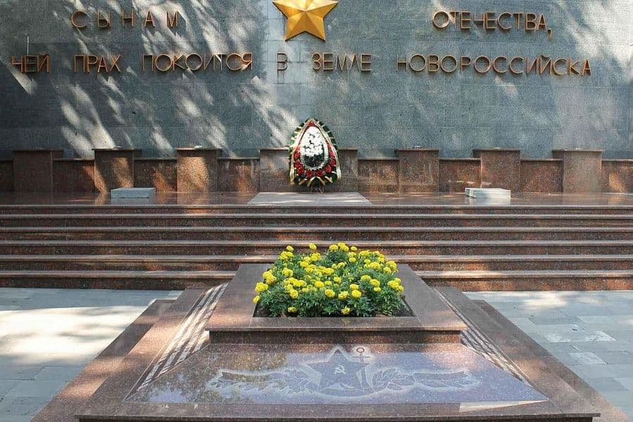 Мемориальный комплекс Площадь героев