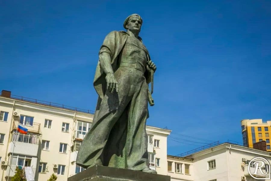 Памятник «Неизвестному матросу»
