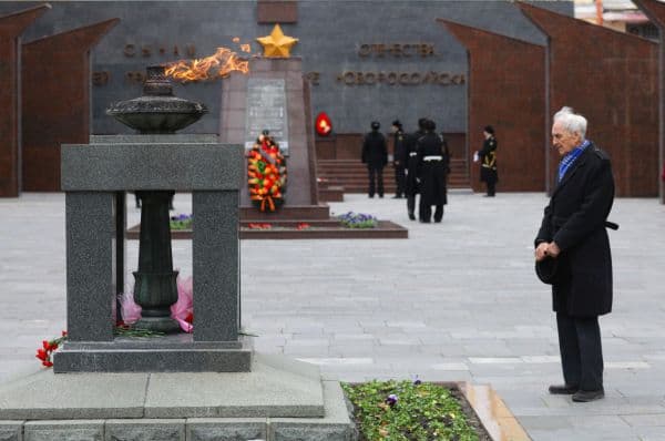 Мемориальный комплекс Площадь героев