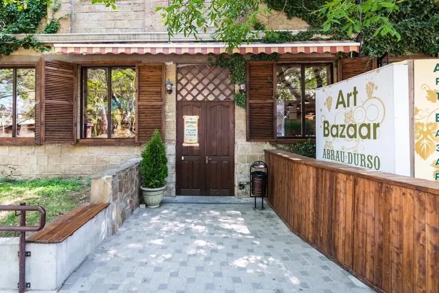 Арт-двор в Абрау